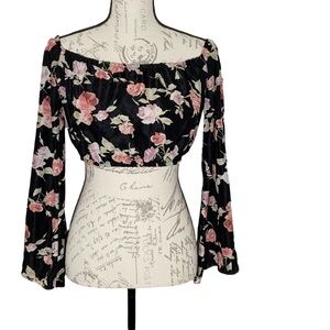 𝅺TOBI off the shoulder floral cropped blouse. Long sleeves. Size M